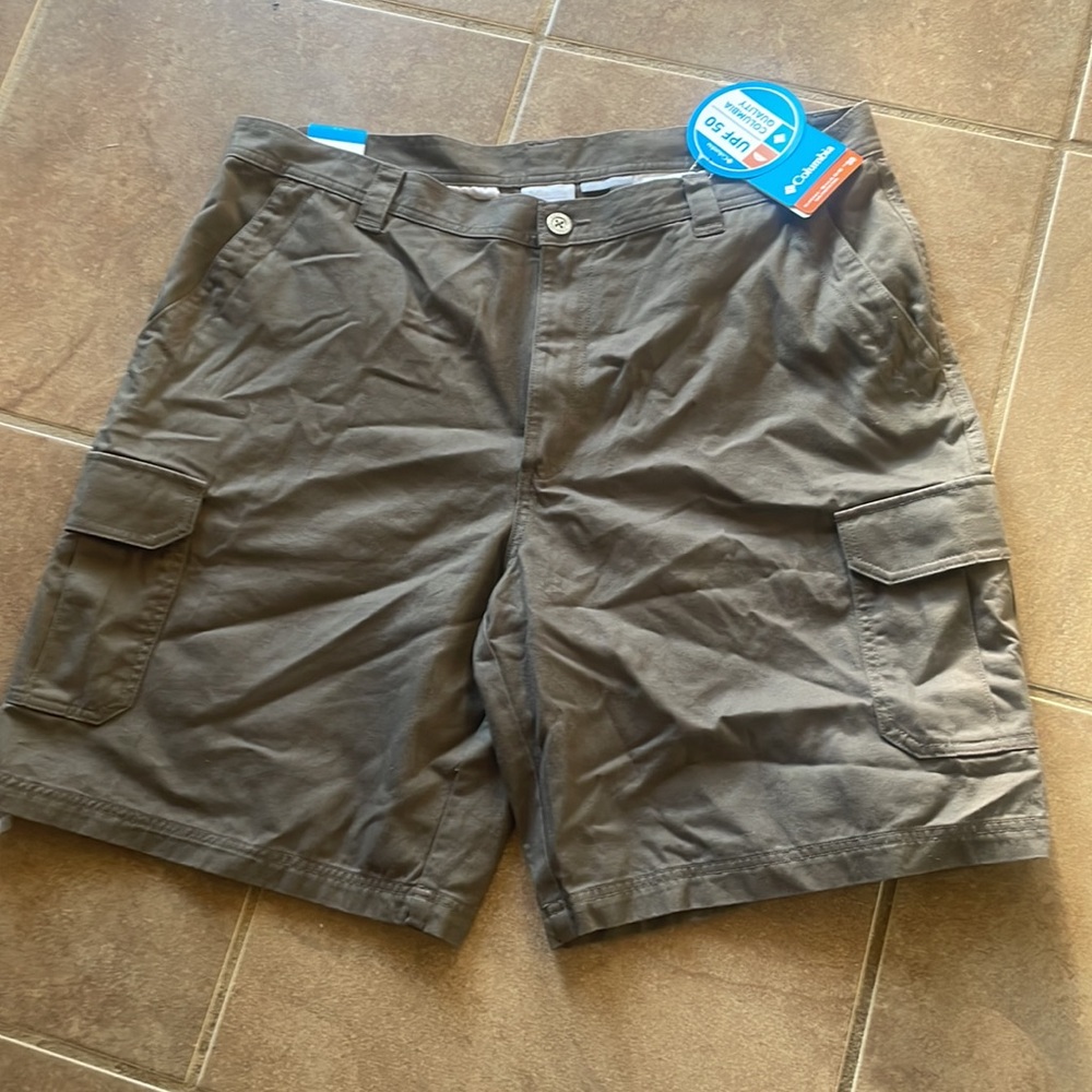 NWT Columbia Omni-Shade Cargo Shorts! Men’s 40